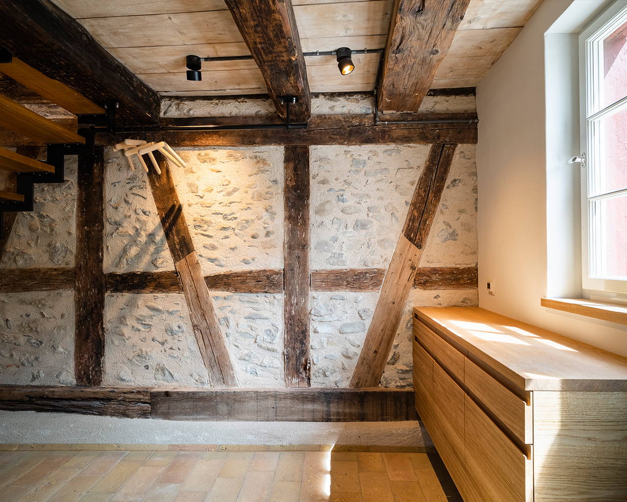 Zoom: arba_restauration_fachwerk_garderobe.jpg